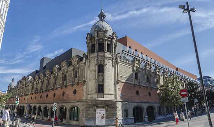 Vizcaya - Bilbao - La Alhondiga o Centro Azcuna 1.jpg